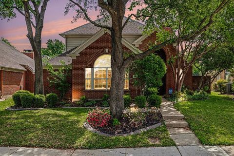 Photo of 337 Touchdown Drive, Irving, TX 75063 (MLS # 21234527)
