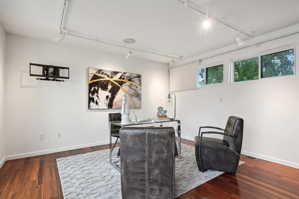 Bowser Twnhms 4102 - Residential