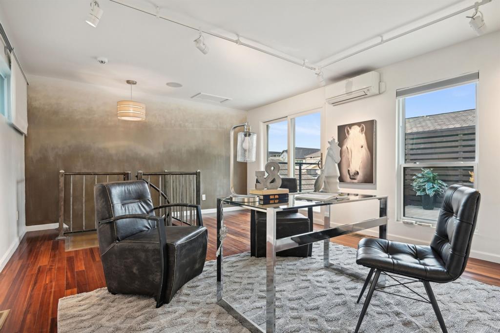 Bowser Twnhms 4102 - Residential