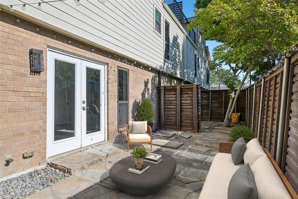 Bowser Twnhms 4102 - Residential