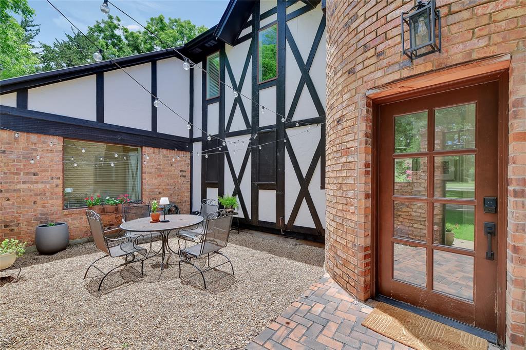 501 Cottonwood Place