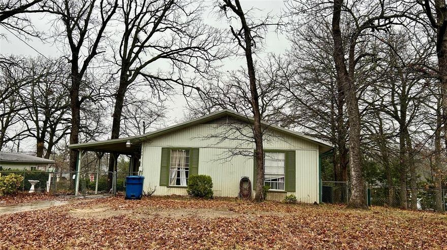 GREAT INVESTMENT OR BUILDER PROPERTY IN LAKE COMMUNITY ON QUARTER ACRE.  3 BEDROOMS, 2 BATHS, 1-CARPORT ATTACHED,  2-CARPORT DETACHED W GARAGE (SHOP) NEAR CEDAR CREEK LAKE.   HOUSE NEEDS UPDATES, SOLD AS-IS, FIXER UPPER, INVESTOR SPECIAL.