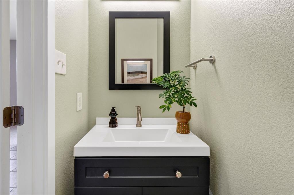 Fort Worth, Texas 76244, United States, 3 Bedrooms Bedrooms, ,3 BathroomsBathrooms,Residential,Pending,112372