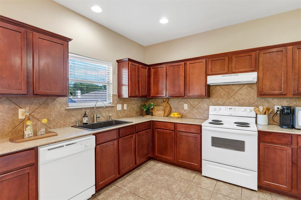 Fort Worth, Texas 76244, United States, 3 Bedrooms Bedrooms, ,3 BathroomsBathrooms,Residential,Pending,112372