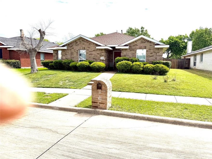 four bedrooms and two Dinning, With a den and fireplace. when you walk in the door, you will feel the large family Room.