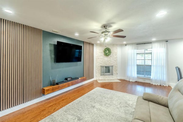 1011 WHIPPOORWILL CT, ARLINGTON, TX 76014 - Image ff4db4cdbe2e3c0f23eea2fac9e81e9b/1806822968