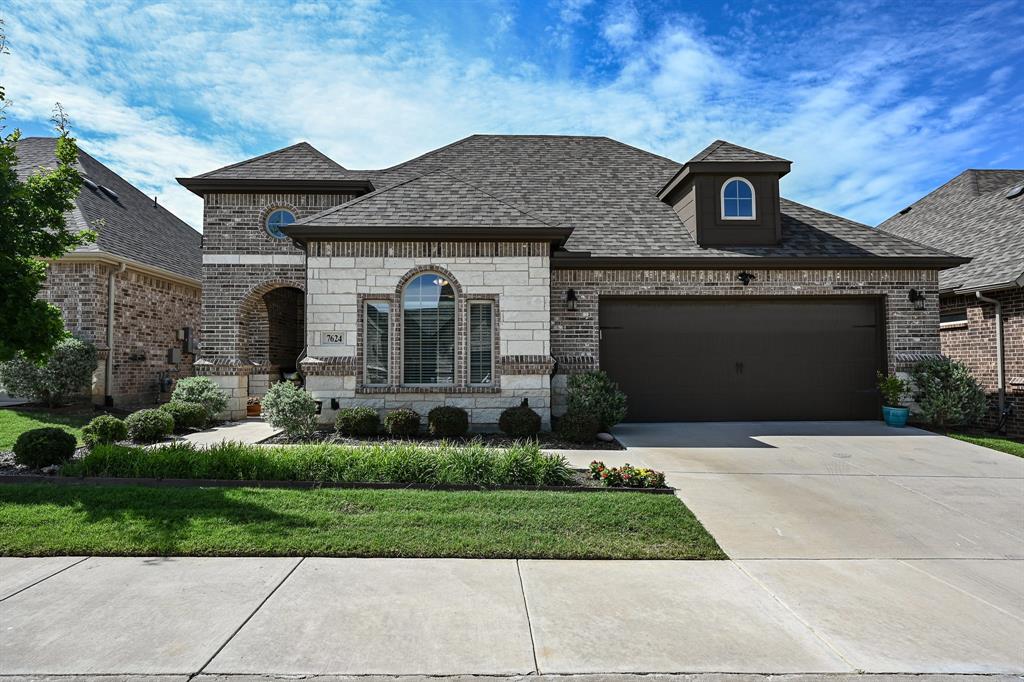 7624 Vista Bella Way