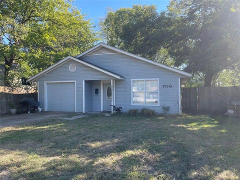 Photo of 706 E High Street, Terrell, TX 75160 (MLS # 21419972)