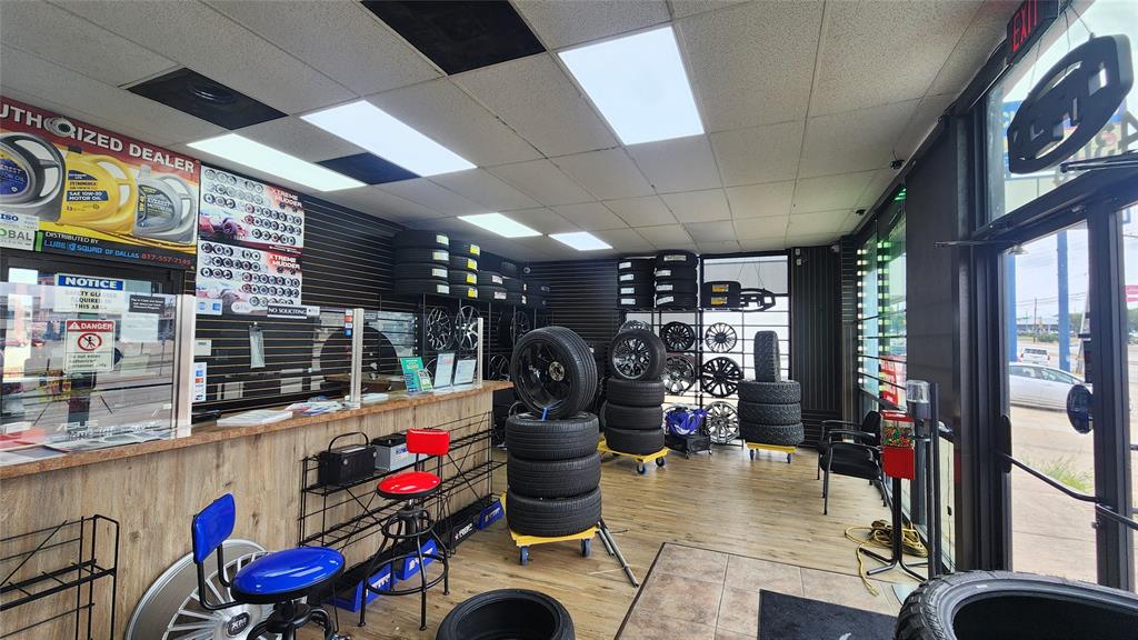 Red Bird Center - Commercial Sale