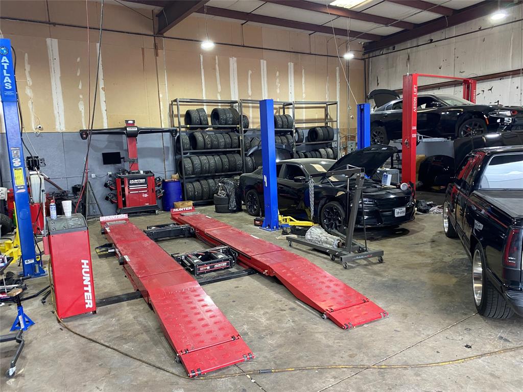 Red Bird Center - Commercial Sale