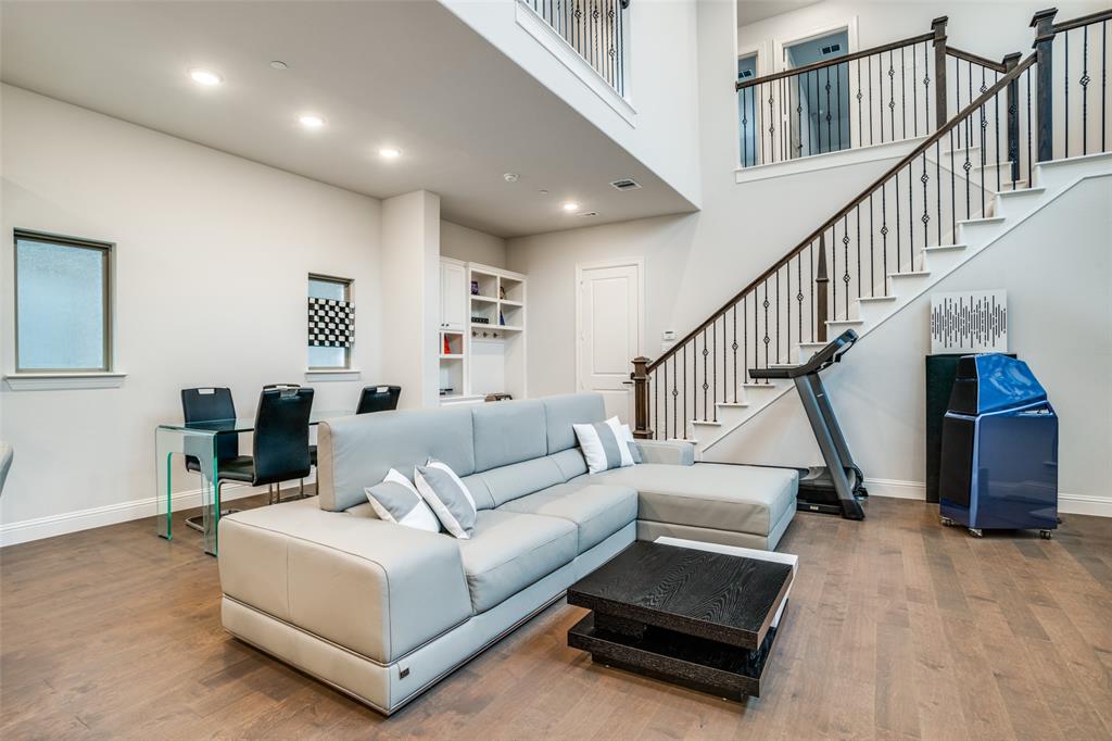 1043 Sarah Street