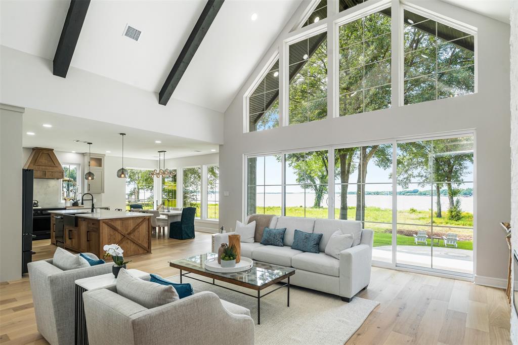 1524 Shoreline Drive