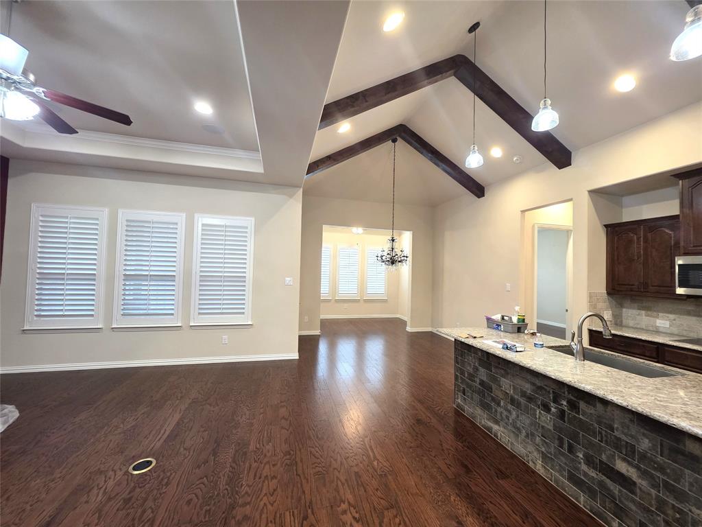 2104 Ladera Way 2104