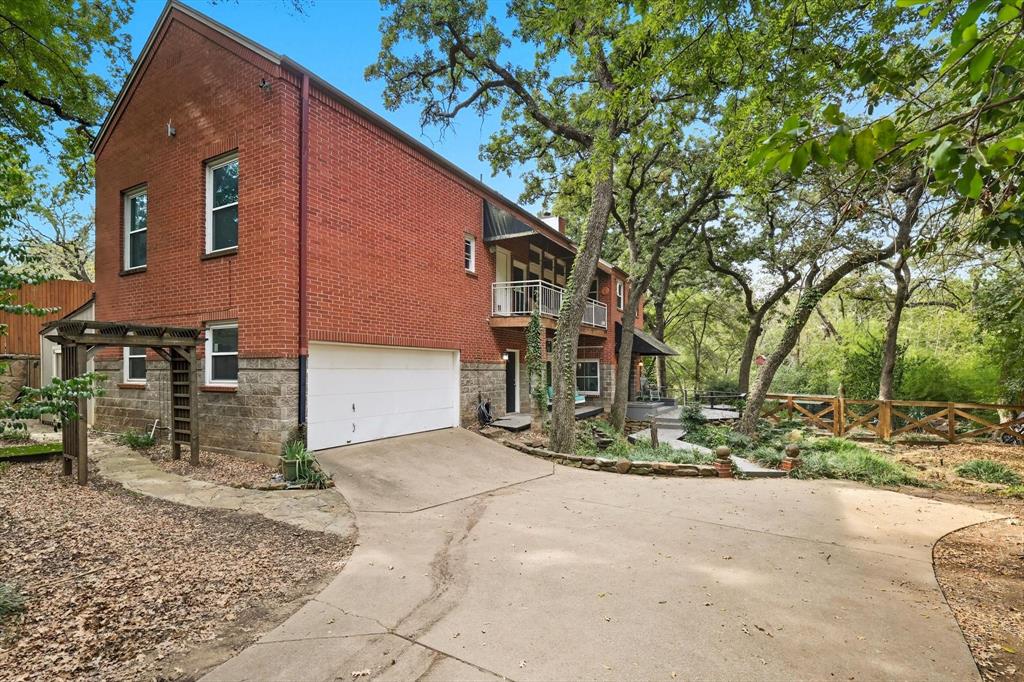 1221 Circle Lane