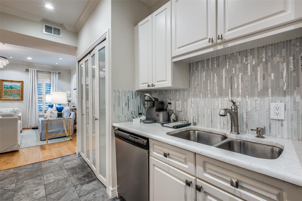 Wyndemere Condo - Residential