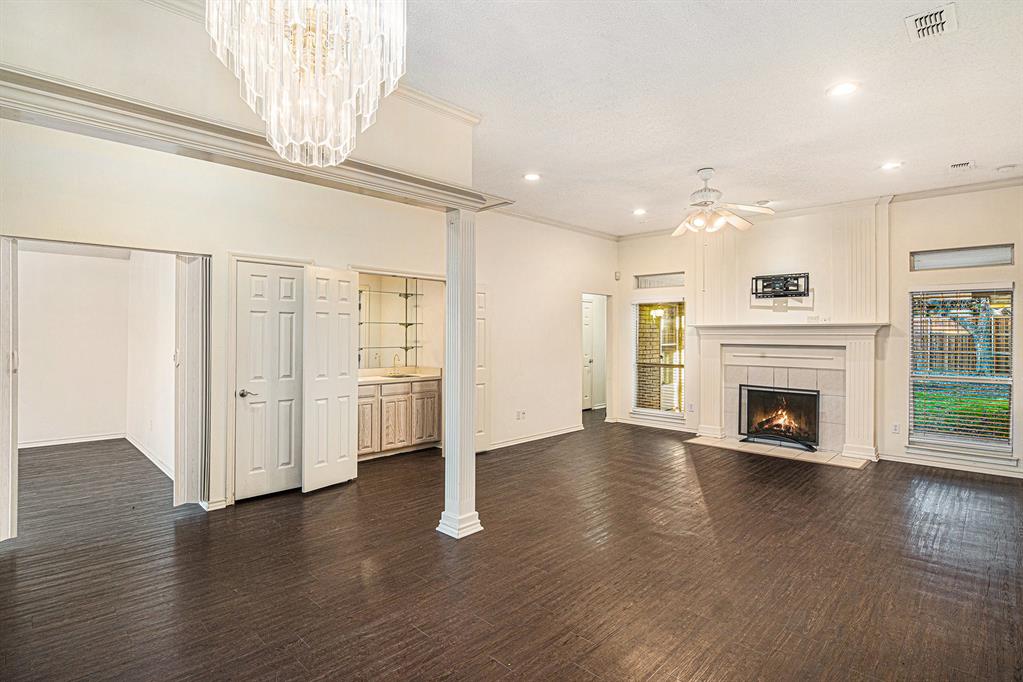 6417 Lago Vista Drive
