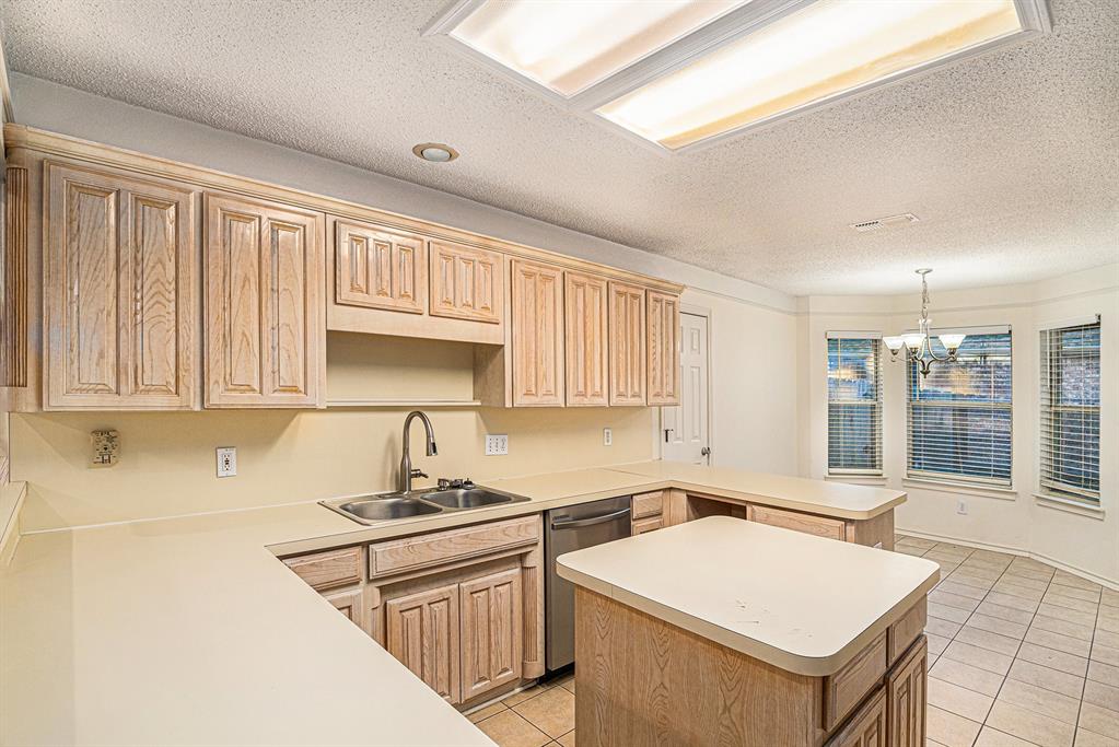 6417 Lago Vista Drive