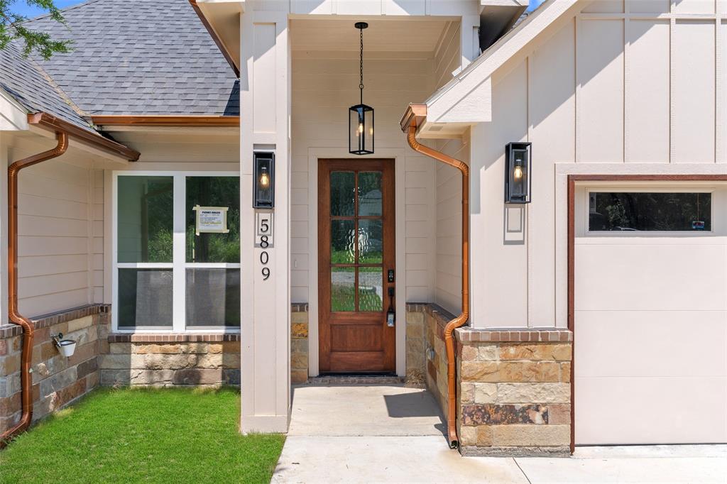 5809 Black Pine Circle