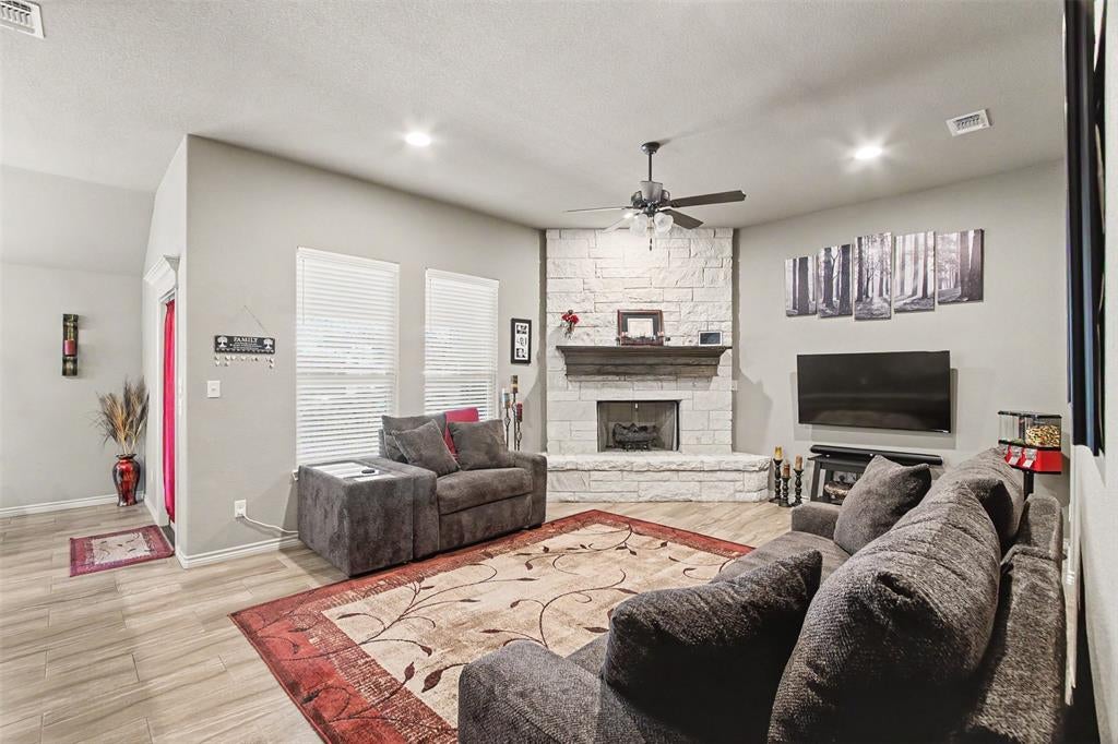 3907 Del Rio Court