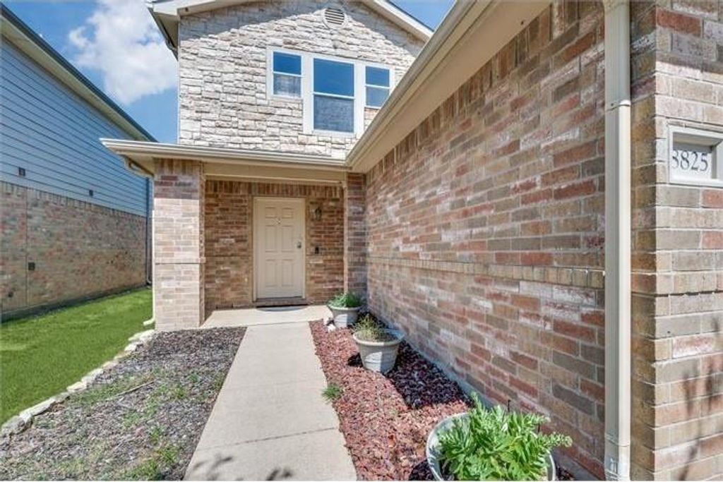 Photo of 8825 Sun Haven Way, Fort Worth, TX 76244 (MLS # 21215378)