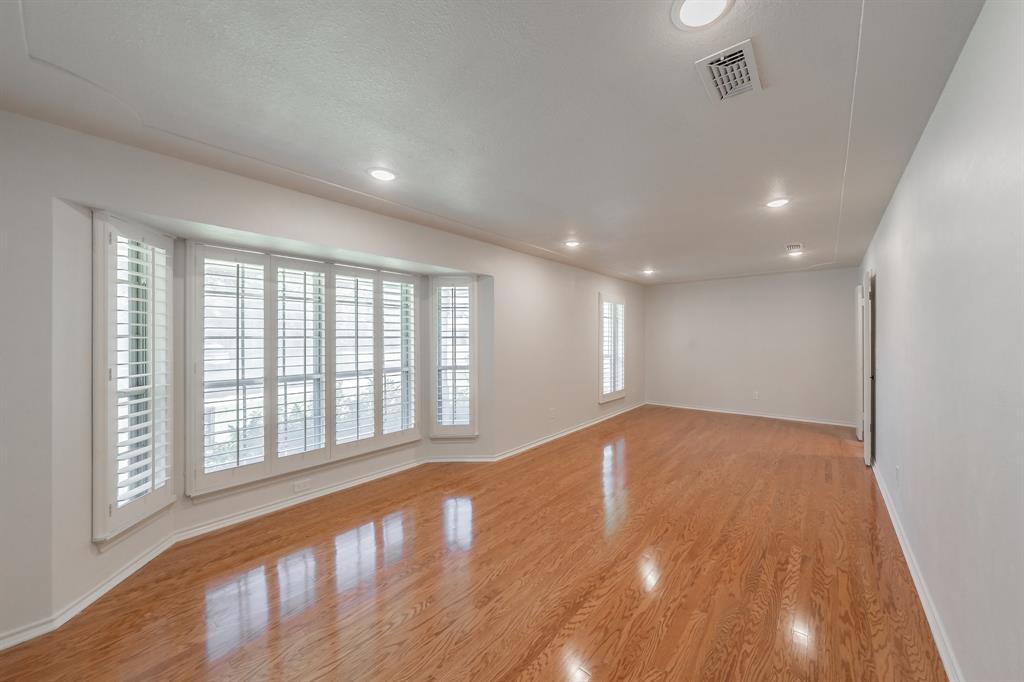 903 Leslie Drive