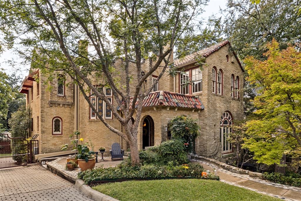 6936 Lakeshore Drive