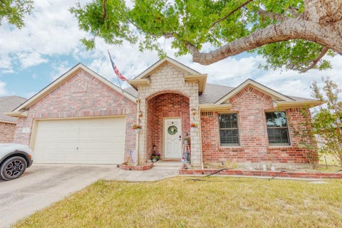 Photo of 18 Pleasant Valley, Sanger, TX 76266 (MLS # 21362856)