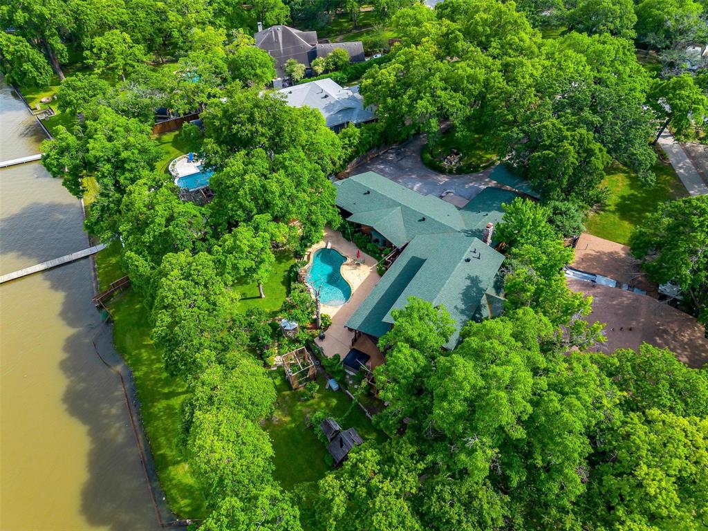 264 Shoreline Drive N