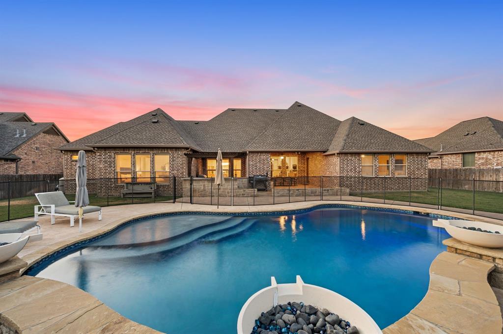 808 Regal Crossing