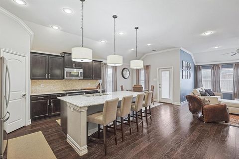 682 Sailors Avenue Lewisville TX 75056