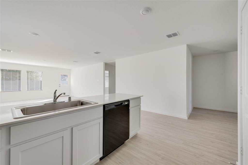 905 Shady Oaks Drive