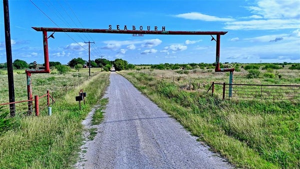 576 SEABOURN RD, HENRIETTA, TX 76365 - Image ffa0abcb66f7674481bb0fafd32bcc25/885276157