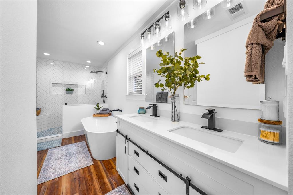 COWBOY HILLS - Residential