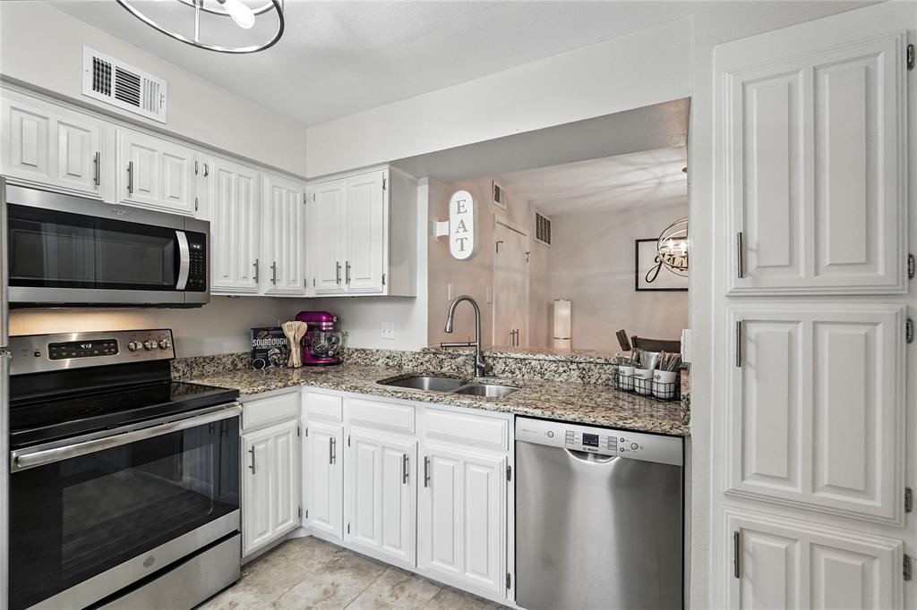 Farmers Branch, Texas 75234, United States, 2 Bedrooms Bedrooms, ,3 BathroomsBathrooms,Residential,Active,168147