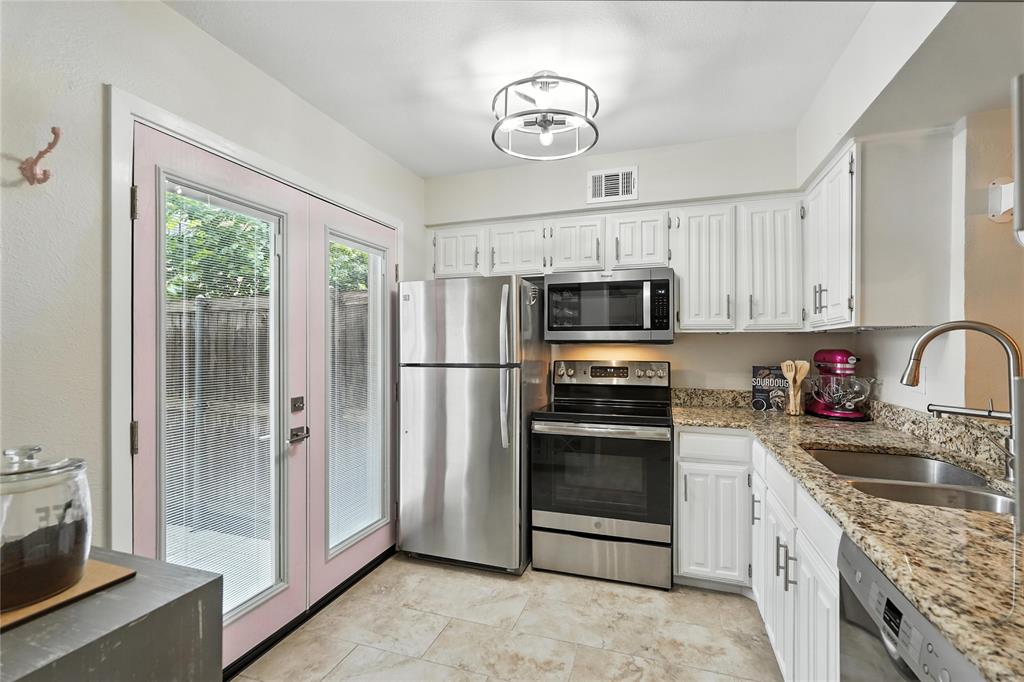 Farmers Branch, Texas 75234, United States, 2 Bedrooms Bedrooms, ,3 BathroomsBathrooms,Residential,Active,168147