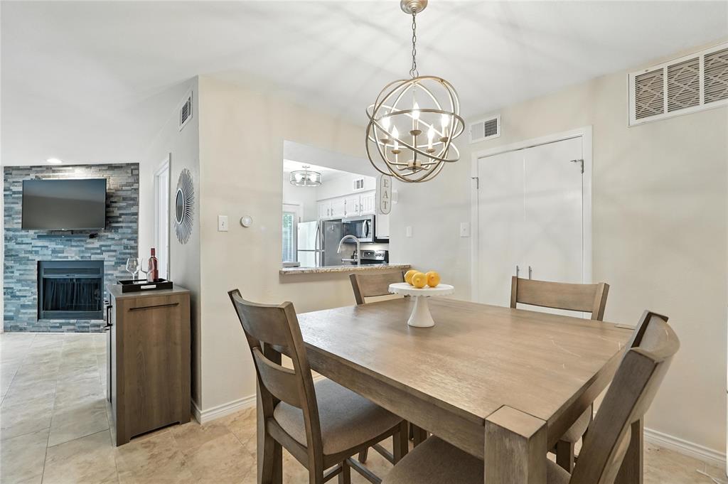 Farmers Branch, Texas 75234, United States, 2 Bedrooms Bedrooms, ,3 BathroomsBathrooms,Residential,Active,168147