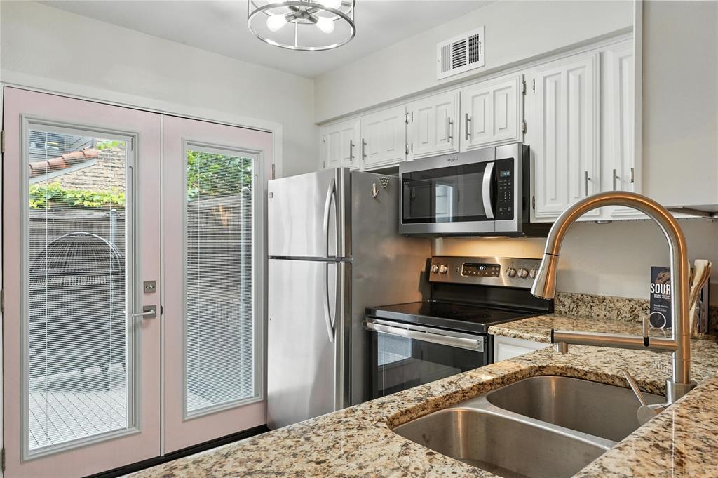 Farmers Branch, Texas 75234, United States, 2 Bedrooms Bedrooms, ,3 BathroomsBathrooms,Residential,Active,168147