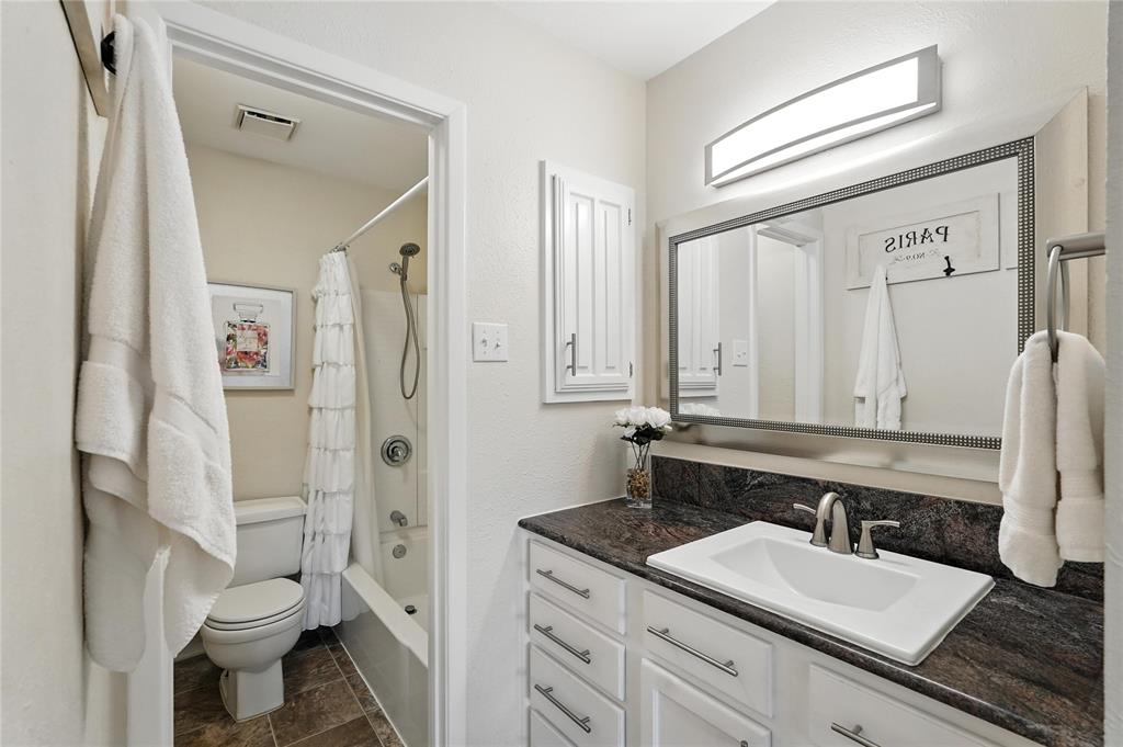 Farmers Branch, Texas 75234, United States, 2 Bedrooms Bedrooms, ,3 BathroomsBathrooms,Residential,Active,168147