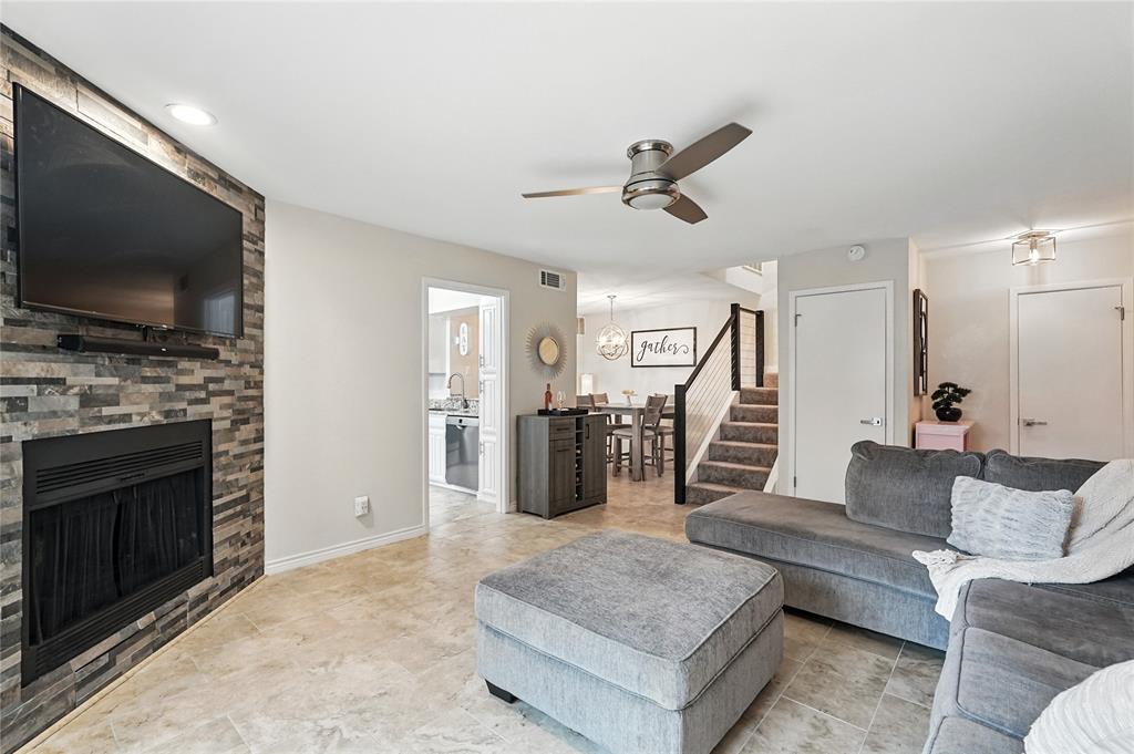 Farmers Branch, Texas 75234, United States, 2 Bedrooms Bedrooms, ,3 BathroomsBathrooms,Residential,Active,168147