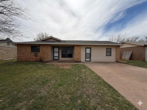911 W Louisa Avenue Iowa Park TX 76367