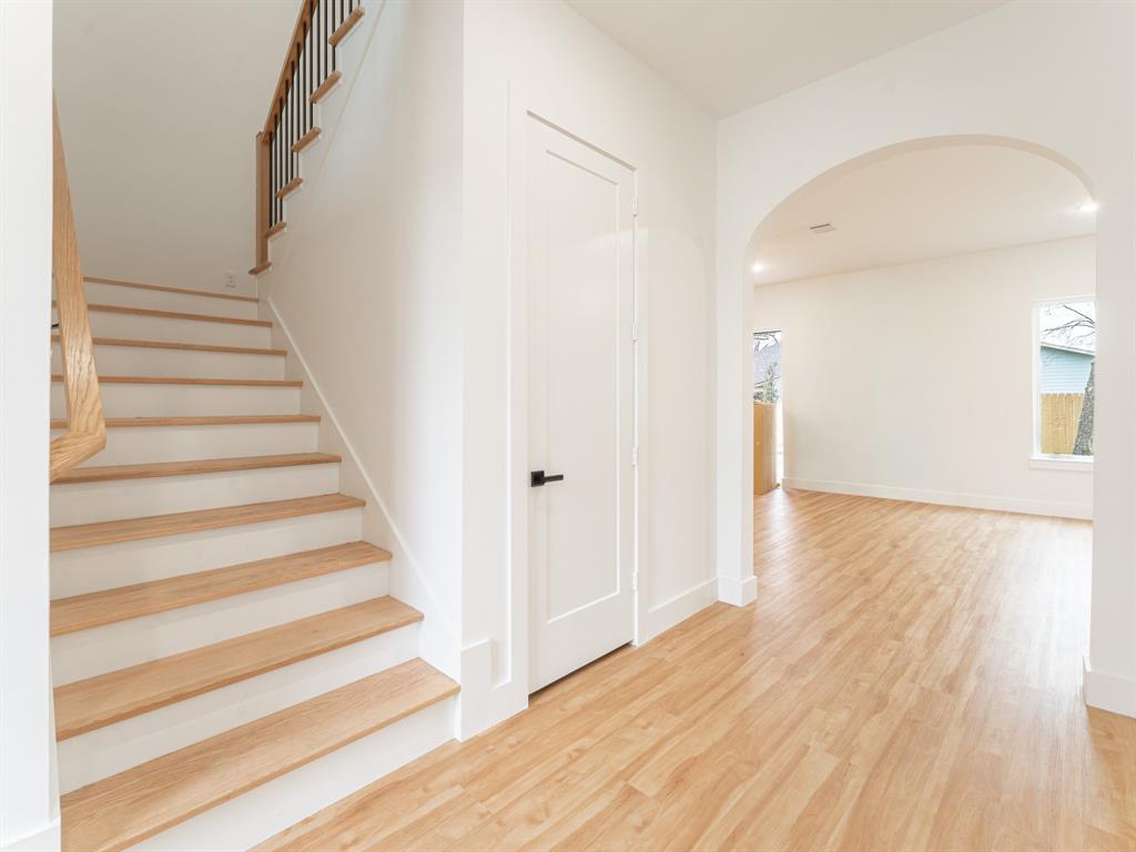 3041 Valentine Street