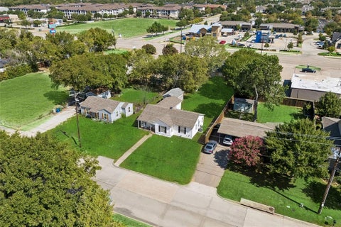 Photo of 809 E Wall Street, Grapevine, TX 76051 (MLS # 21366238)