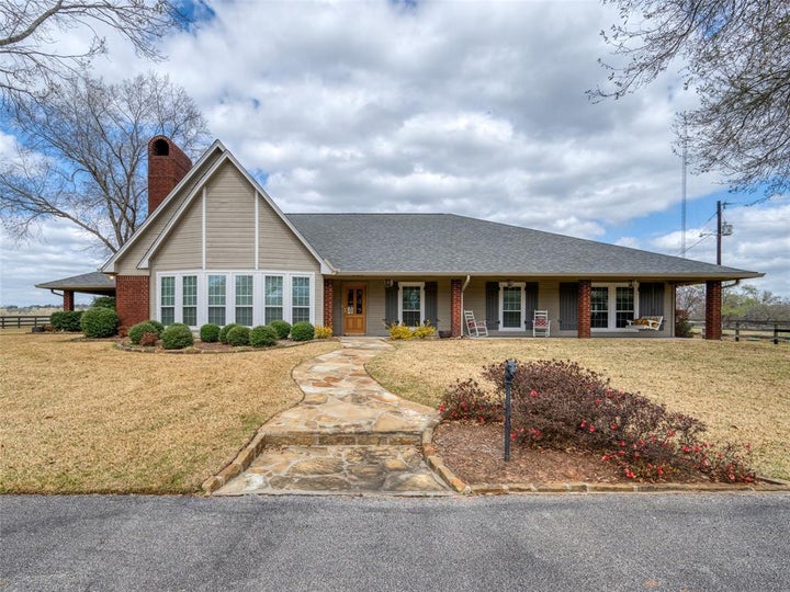 Photo 1 of 34 — 839 AN County Road 320, Frankston, TX 75763