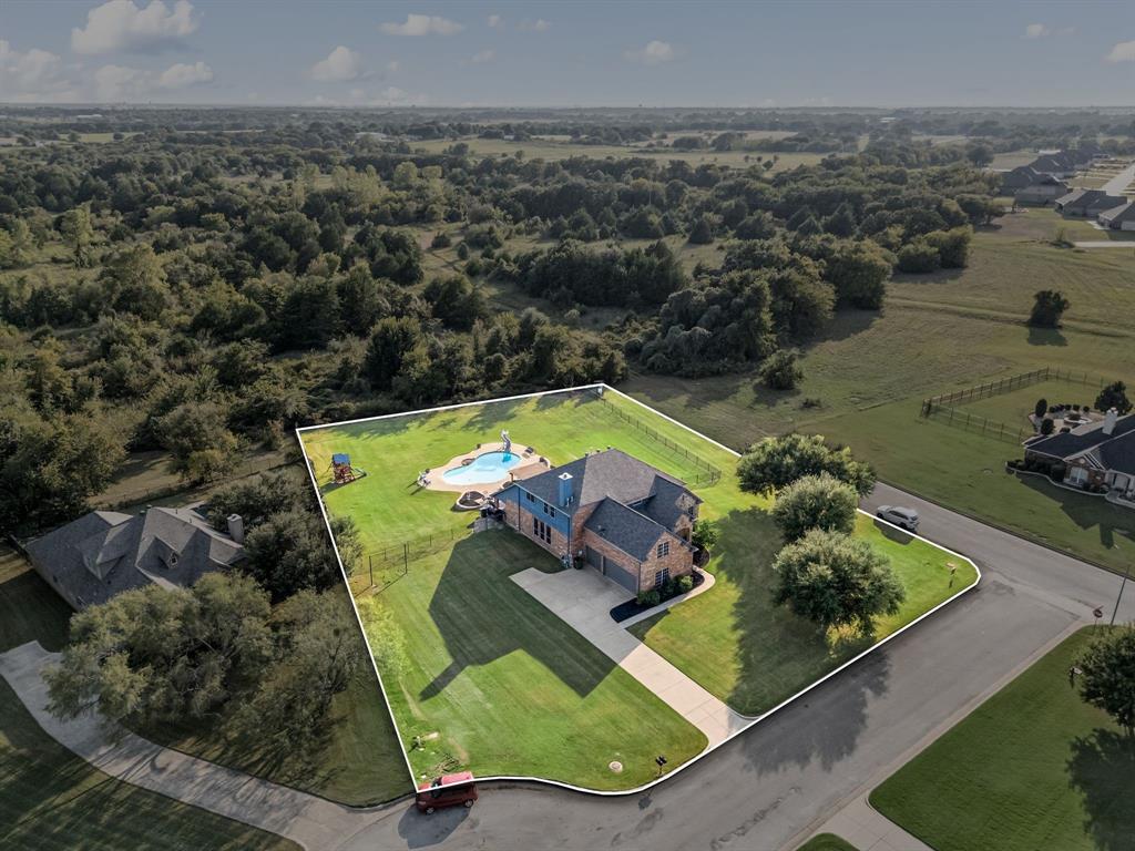 1000 Blue Bird Court