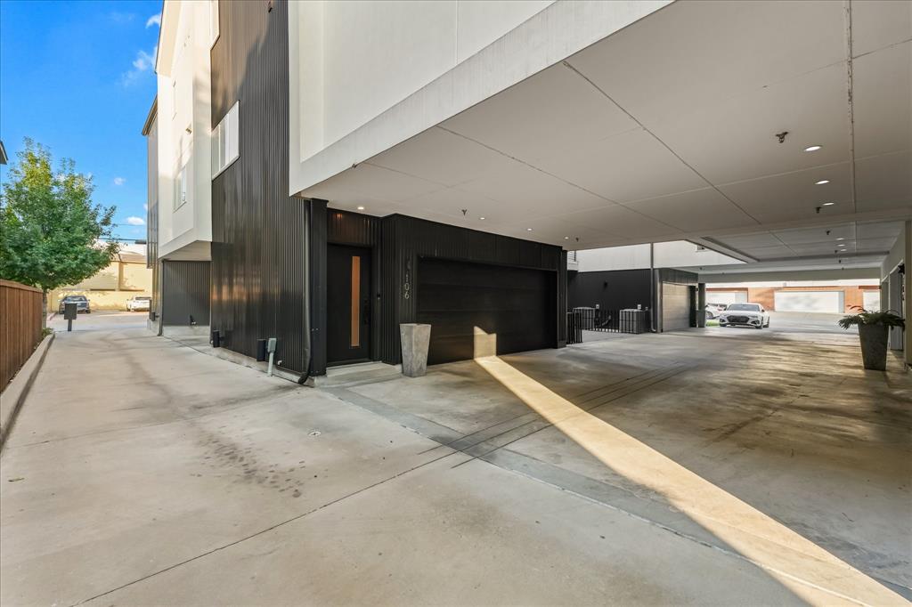 2001 N Prairie Avenue 106