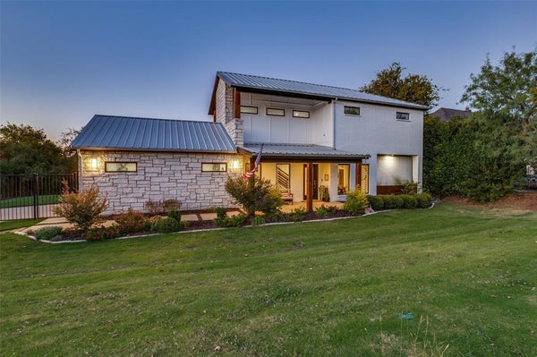 1115 MOONLIGHT BAY DR, CEDAR HILL, TX 75104 - Image ffdf2fa3344f2107e0bfccc32b4434f0/1028663755