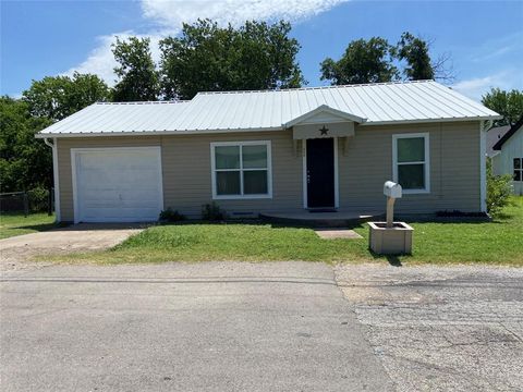 Photo of 506 N Lamar Street, Weatherford, TX 76086 (MLS # 21299618)