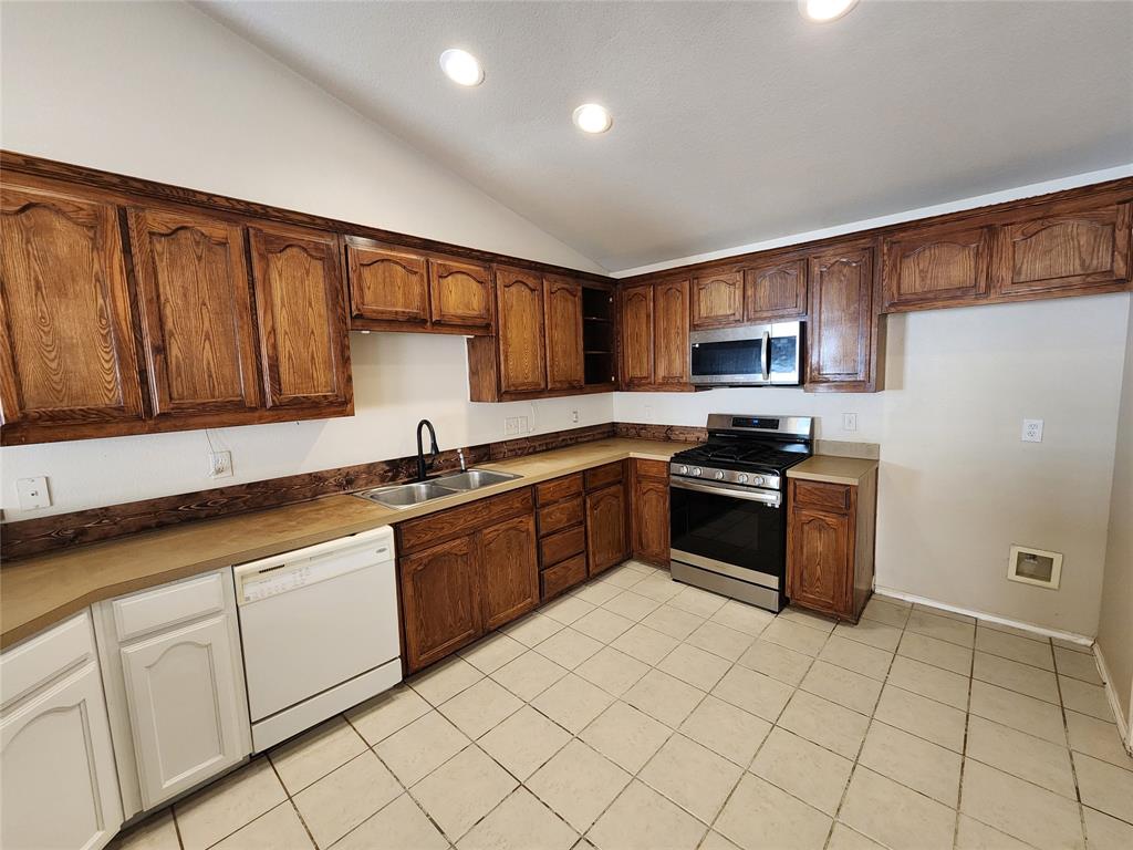 Alexandra Meadows - Residential Lease