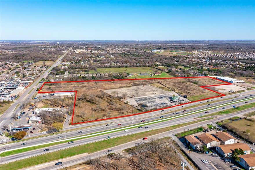 This ±25-acre tract is available to be subdivided into pad sites for lease. Located on the corner of US-175 and Beltline Road, the property has a great amount of frontage in a high traffic area. Surrounding retailers neighboring the property include McDonald’s, QuikTrip, Dairy Queen, Sonic, and Dollar General. The property has easy access to other major traffic routes including Interstate 20 and Interstate 635, giving it over 77,000 vehicles per day in the nearby area. Zoned Retail, these pad sites are ready for development in the fast-growing region of Dallas County.