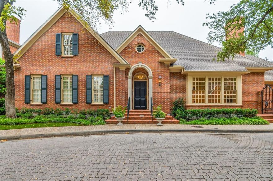 Wonderfully maintained zero lot line home in sought after Redwood Ct in Devonshire. Hardwood floors throughout, elegant moldings, vaulted ceilings and large living area. Primary bedroom is downstairs with 2 sinks, 2 WIC,  other bedroom is up. Second floor study could be a 3rd bedroom. Bonus room could be office or exercise room. Lots of great storage. 2 car attached garage. This zero lot lined home is a great value in today's market.